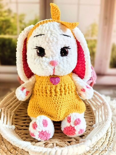Игрушка вязаная зайка
