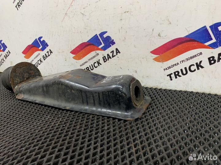 Кронштейн амортизатора переднего