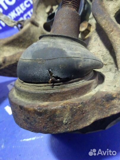 Задний левый поворотный кулак Toyota Avensis седан