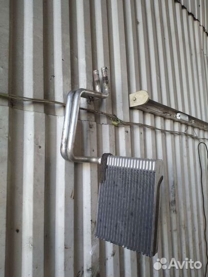 Продаю радиатор кондиционера на форд3