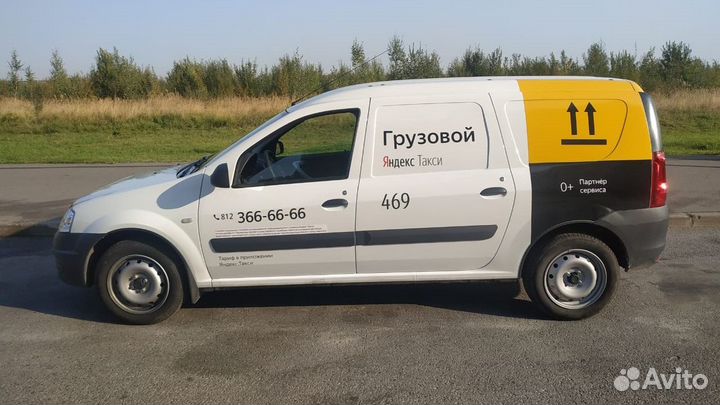 Водитель с личным грузовым авто