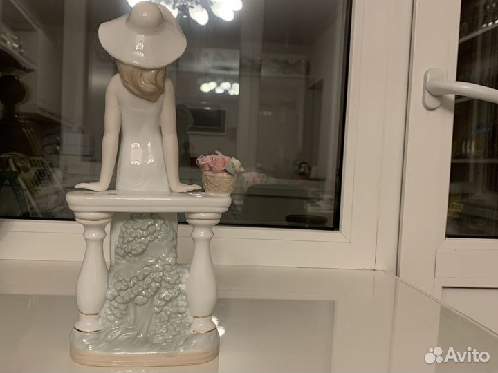Статуэтка фарфор