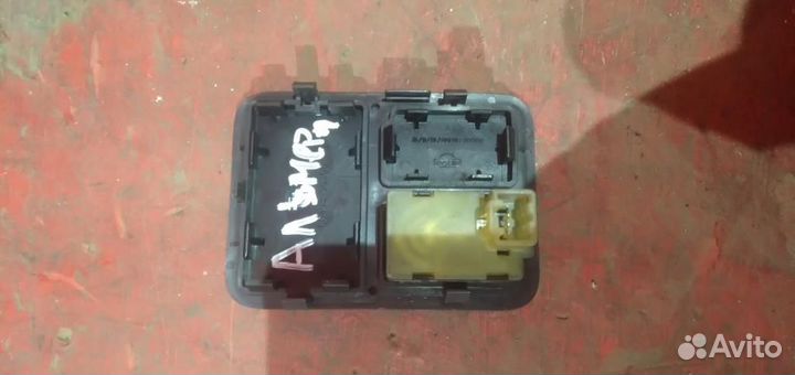 Ниссан Альмера кнопка корректора фар Almera N16