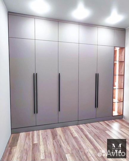 Шкаф распашной