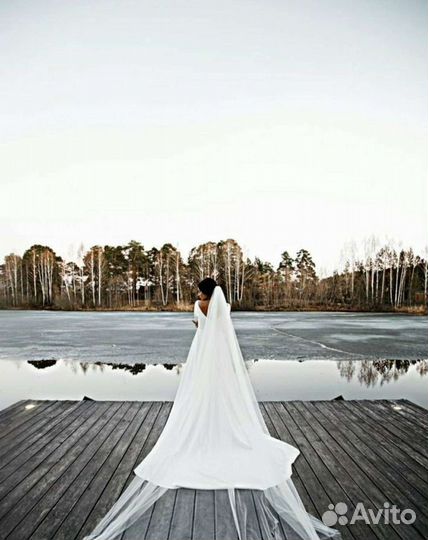 Свадебное платье со шлейфом