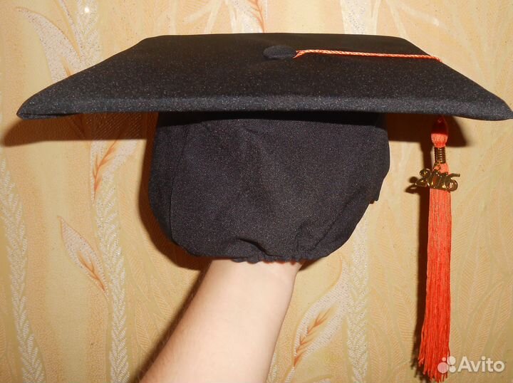 Мантия выпускника + шапочка с кисточкой