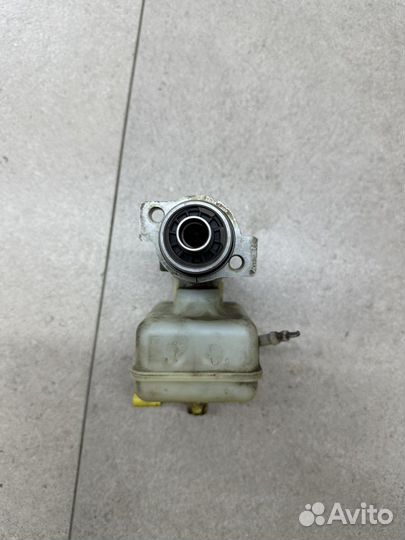 Главный тормозной цилиндр Volkswagen Golf 4