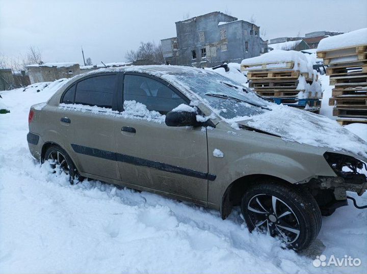 Моторчик стеклоочистителя передний Kia Rio 2 2007