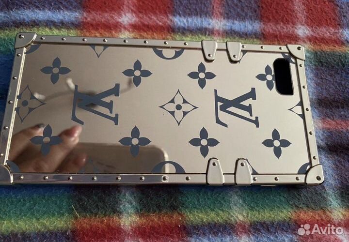 Чехлы на iPhone 7