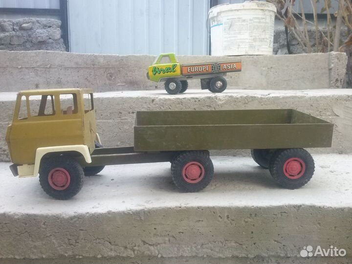 Игрушка автомобили грузовые СССР