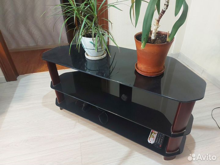 Тумба под телевизор угловая