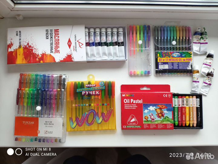 Краски, гелевые ручки, восковые мелки