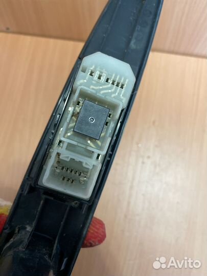 Кнопка стеклоподъемника toyota ist