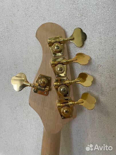 Бас гитара, копия music MAN