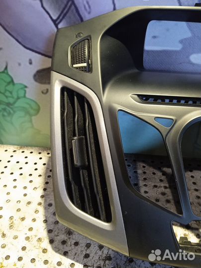 Рамка магнитолы Ford Focus