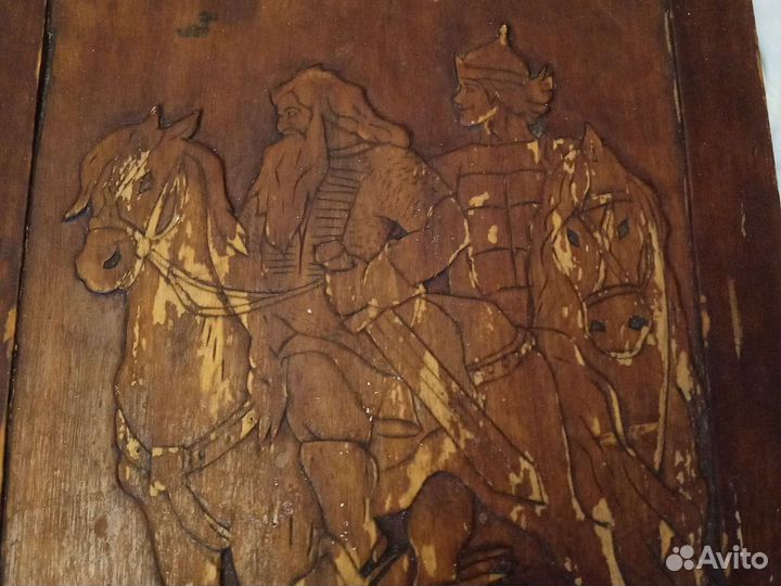 Резная картина из дерева