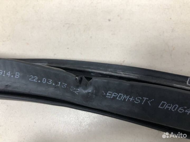 Уплотнитель проема двери задней правой Volkswagen