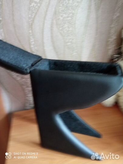 Подлокотник