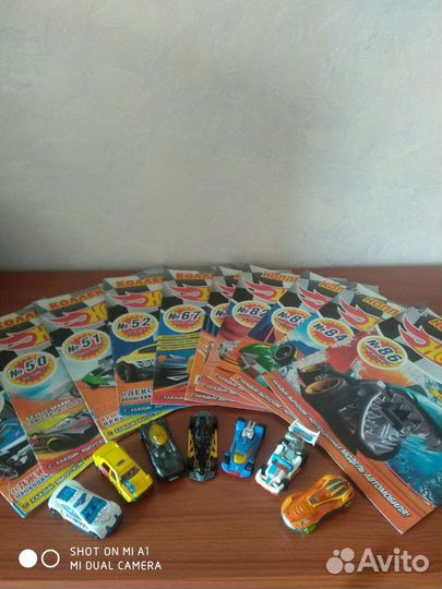 Коллекционные машинки Hot wheels с журналами