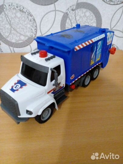 Детские игрушки. Танк и машинка