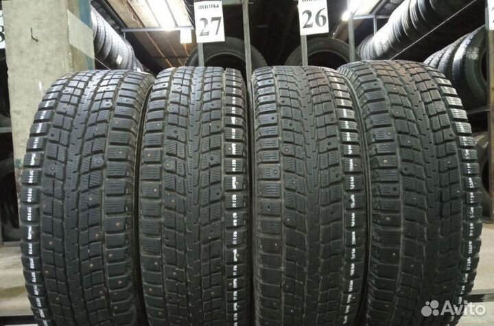 Dunlop SP Winter Ice 01 215/70 R16 102N