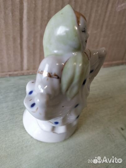 Статуэтка фарфоровая 