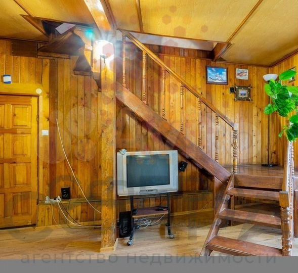 Коттедж 207 м² на участке 7 сот.