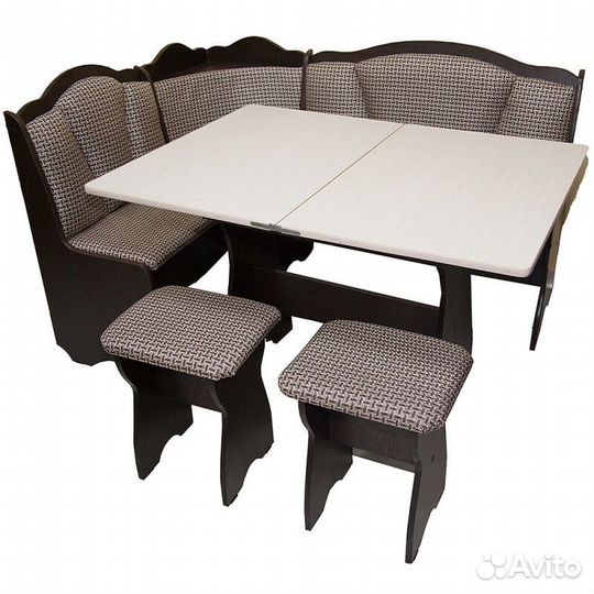 Кухонный уголок со столом и стульями