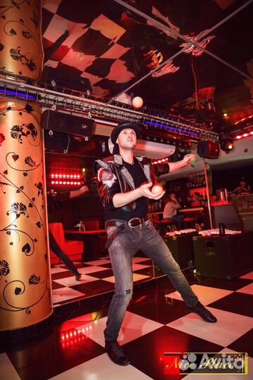 Артист жонглёр