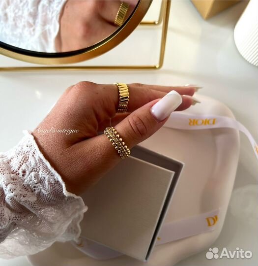 Кольцо clash de cartier juste un clou цвет золото