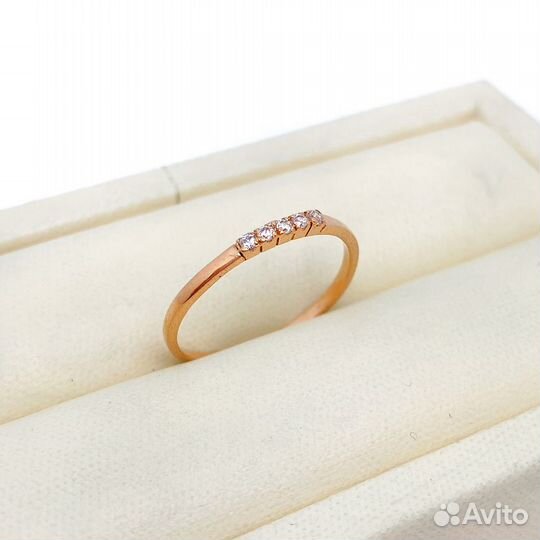Золотое кольцо с камнями 585пр. размер: 17,5