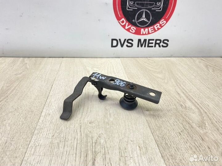 Замок капота верхний Mercedes Sprinter W 906