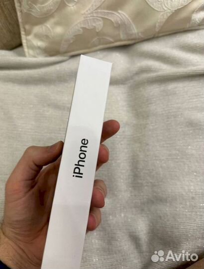 Коробка от iPhone 16 pro