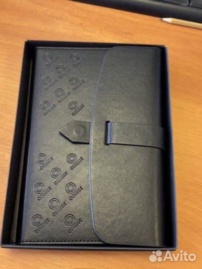 Ежедневник новый с ручкой в коробке