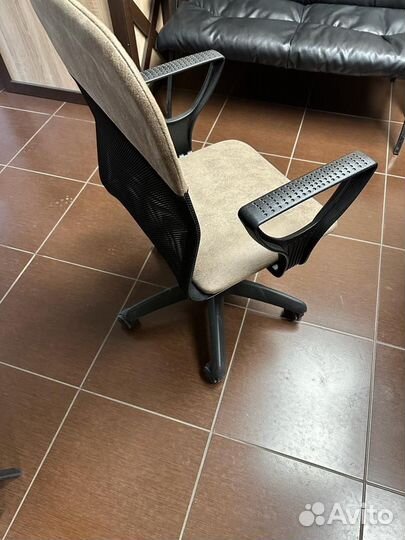 Офисное кресло