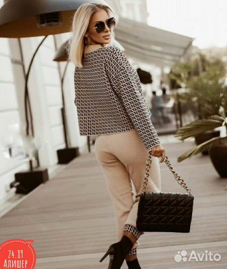 Костюм женский 52 р. новый