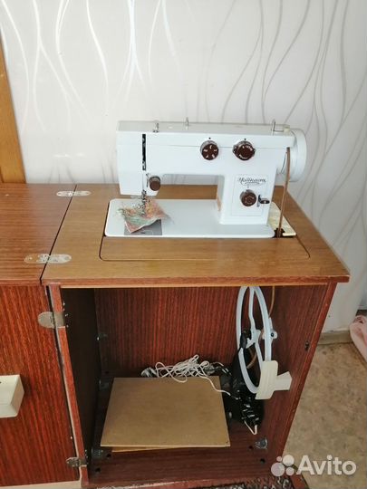 Швейная машинка чайка 143