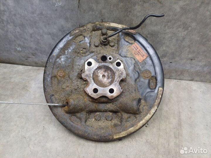 Щит опорный правый Volkswagen Polo 1.6 MT 2012