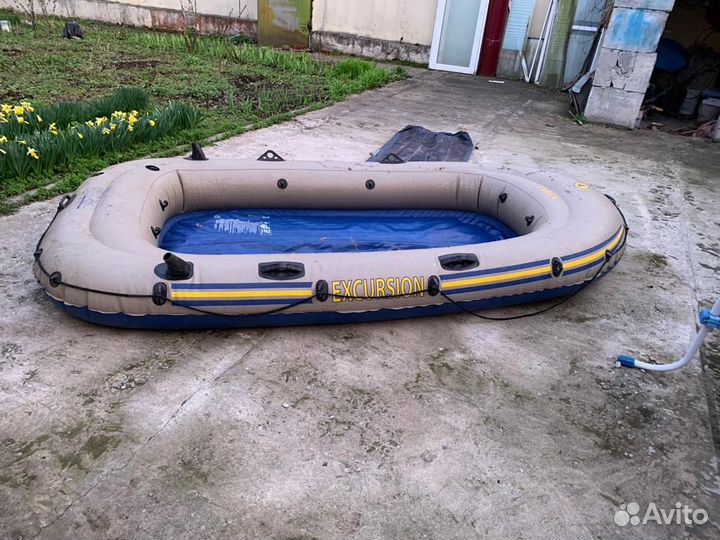 Надувная лодка с мотором