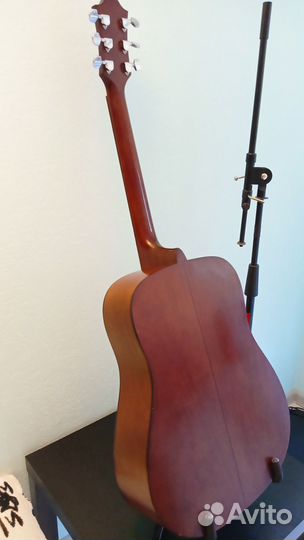 Акустическая гитара