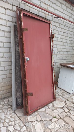 Двери на рабочий выход