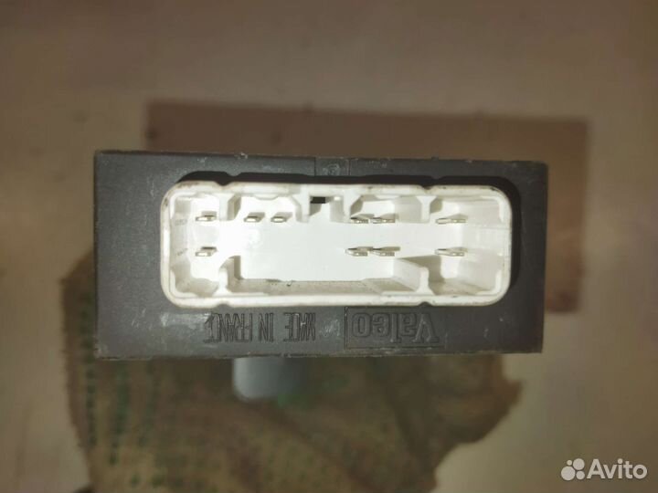 Блок управления центральным замком Toyota Avensis