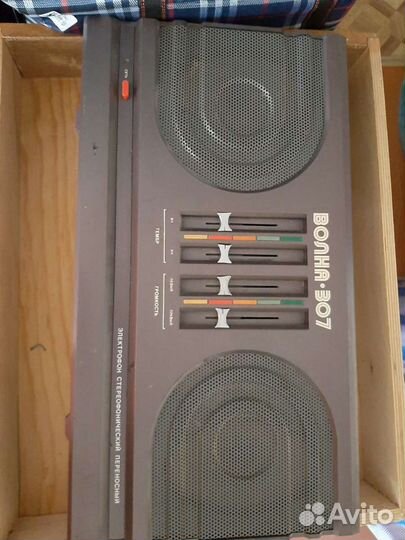 Стереопроигрыватель и пластинки