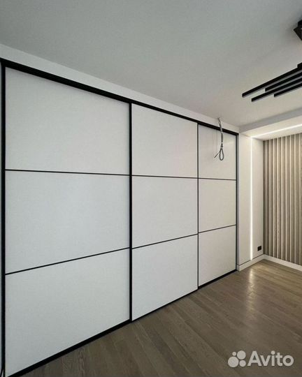 Шкаф с зеркалом