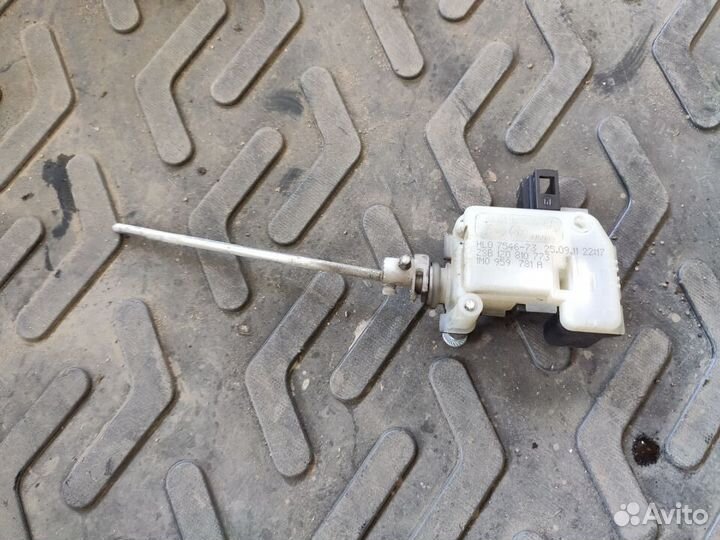 Активатор багажника лючка бензоба Skoda Octavia A5