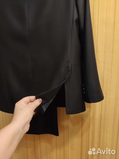 Строгий костюм