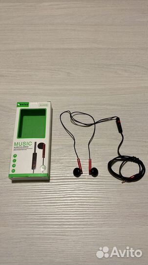 Проводные наушники