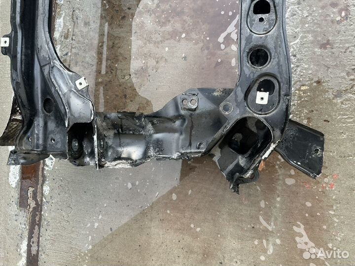 Передний подрамник Mercedes E W212 CLS W218