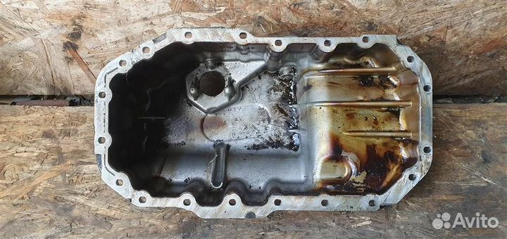Поддон масляный двигателя Volkswagen Golf V 2003