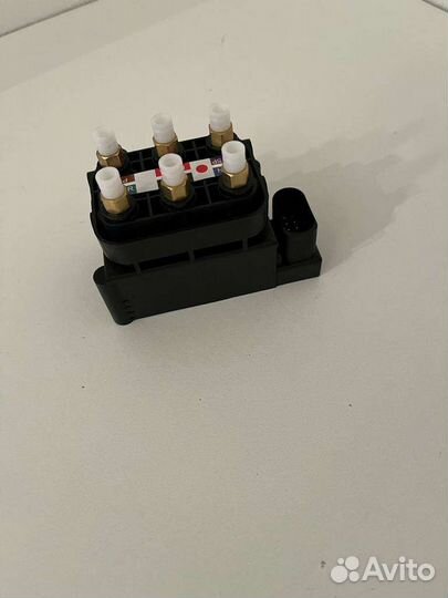 Блок клапанов пневмоподвески audi A6 C5 allroad A8